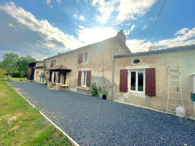 Maison - 180 m² - 8 pièces