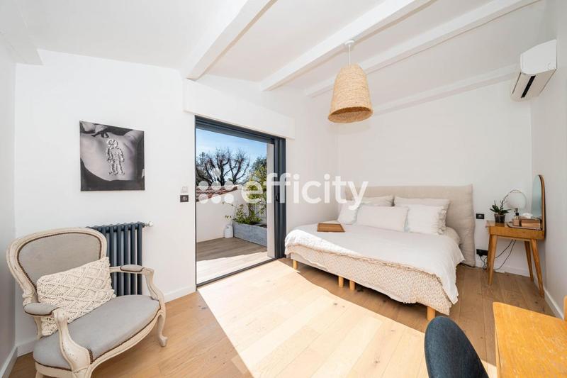 Maison - 180 m² - 5 pièces