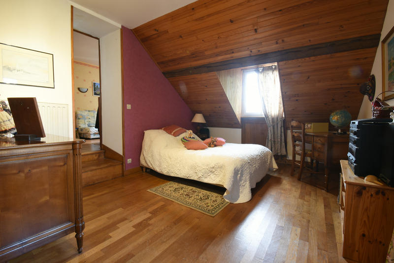 Maison - 220 m² - 10 pièces