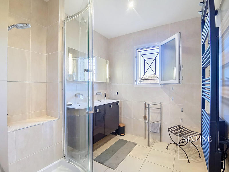 Villa - 149 m² - 8 pièces