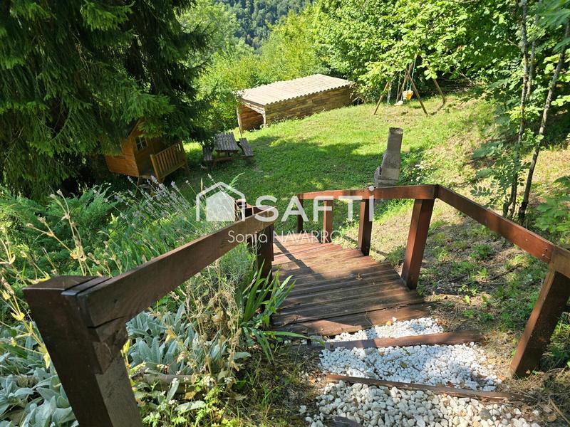 Maison - 180 m² - 8 pièces