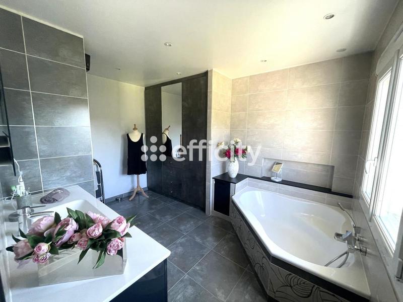 Maison - 195 m² - 5 pièces