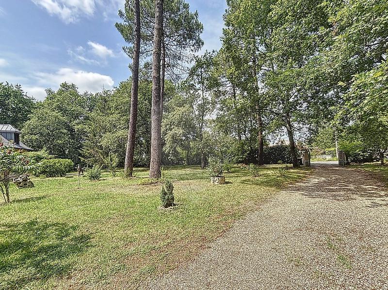 Demeure - 221 m² - 7 pièces