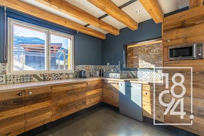 Maison - 328 m² - 11 pièces