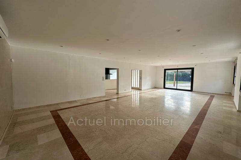 Propriété - 300 m² - 8 pièces