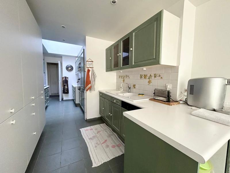 Maison - 285 m² - 9 pièces