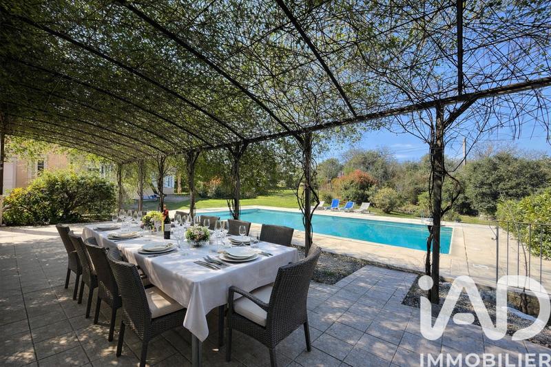 Maison - 433 m² - 16 pièces