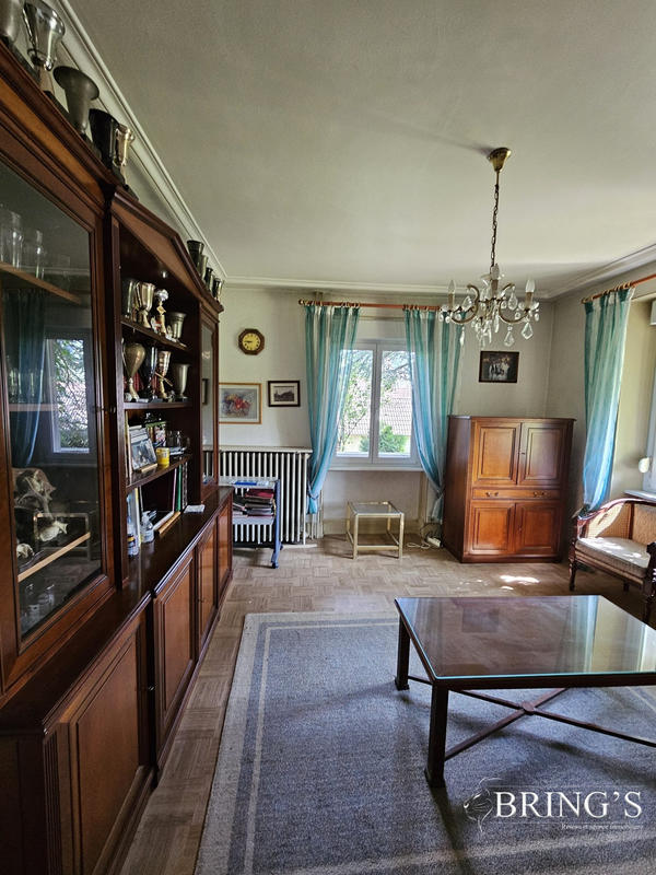 Maison - 234 m² - 8 pièces