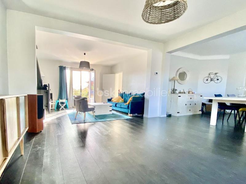 Pavillon - 160 m² - 7 pièces