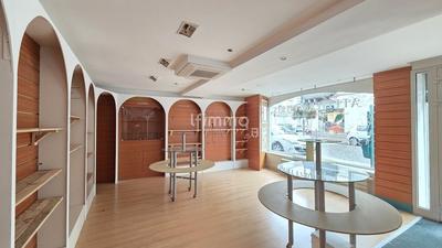 Local commercial - 172 m² - 6 pièces