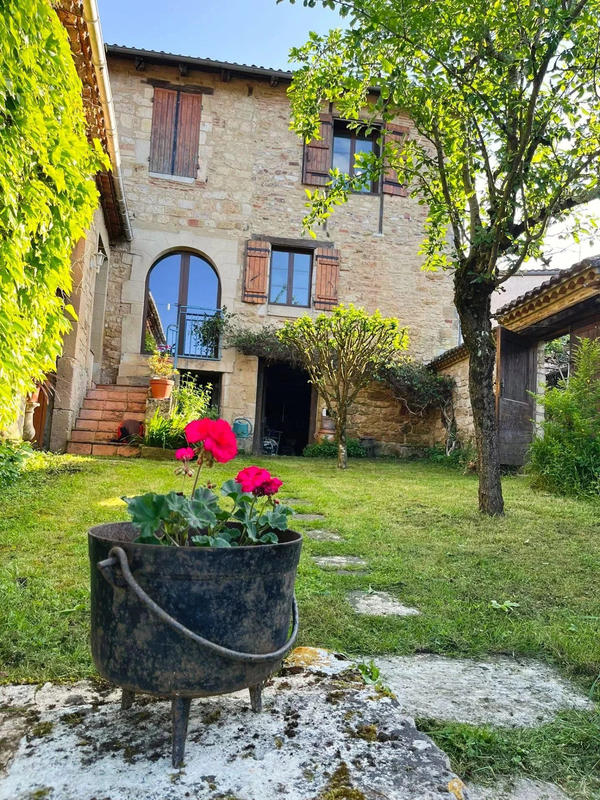 Maison ancienne - 260 m² - 12 pièces