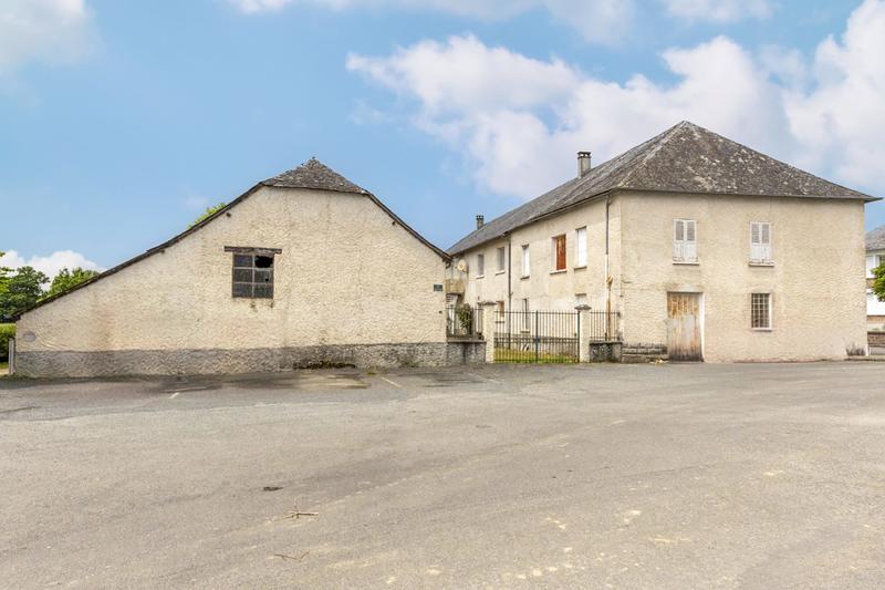 Maison ancienne - 350 m² - 11 pièces