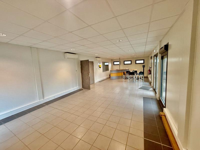 Local d'activités - 940 m²