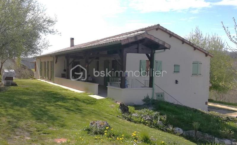 Propriété - 240 m² - 11 pièces