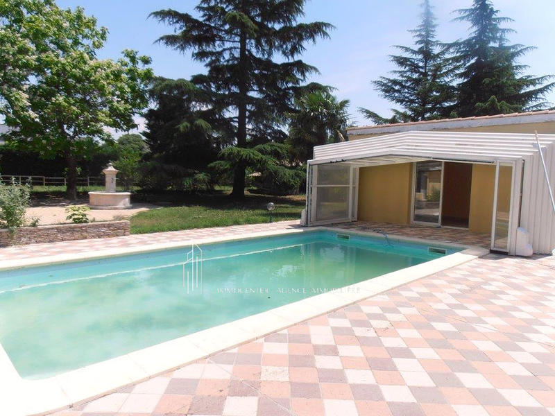 Villa - 220 m² - 9 pièces