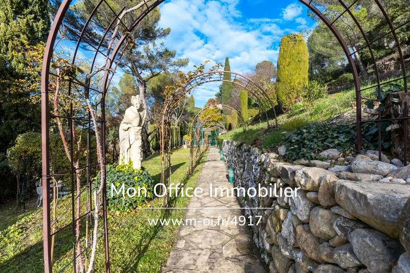 Maison - 630 m² - 12 pièces