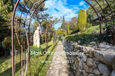 Maison - 630 m² - 12 pièces