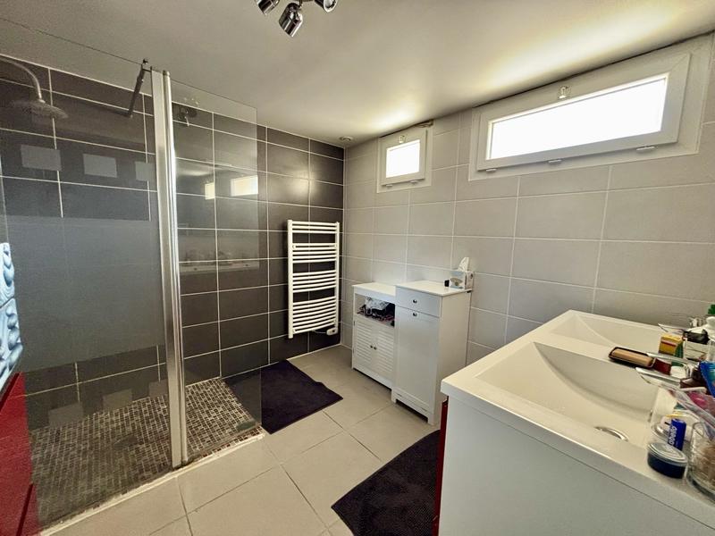 Maison en pierre - 200 m² - 6 pièces