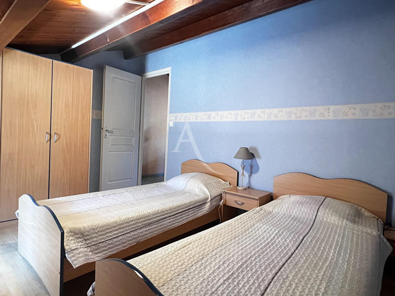 Maison - 200 m² - 9 pièces