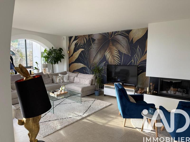 Maison - 220 m² - 9 pièces