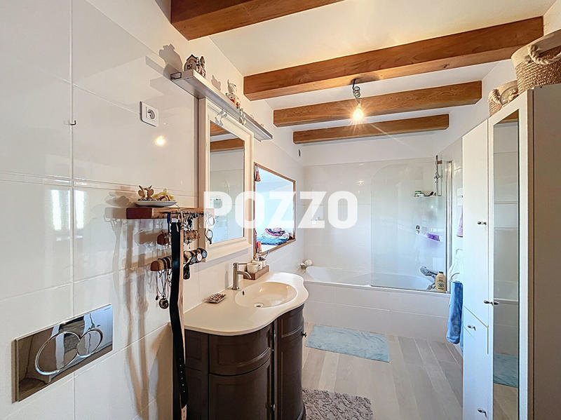 Maison - 215 m² - 8 pièces