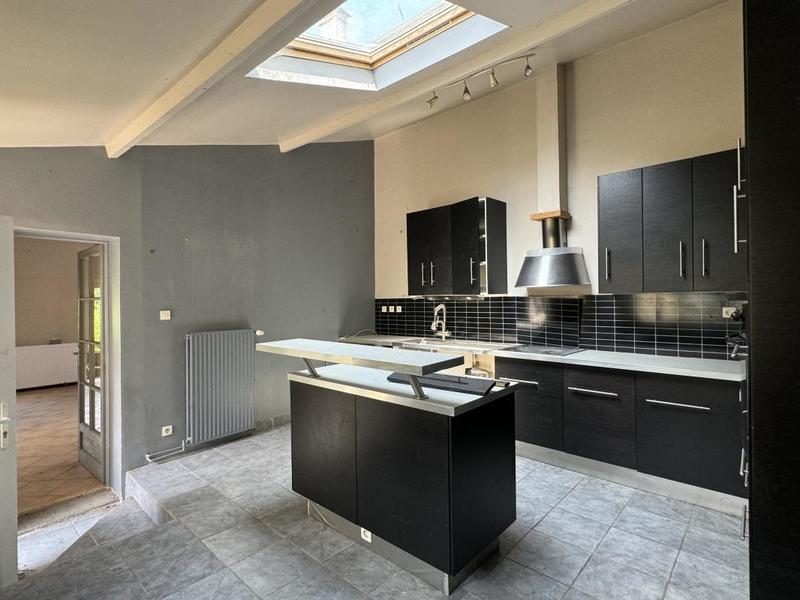 Maison - 274 m² - 9 pièces