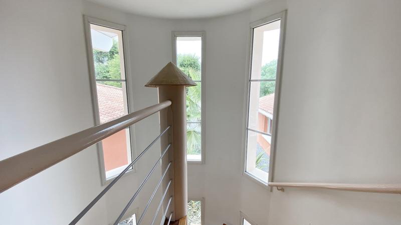 Maison contemporaine - 330 m² - 7 pièces