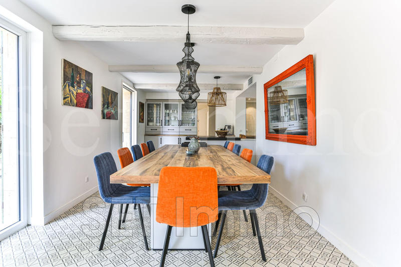 Maison - 210 m² - 7 pièces