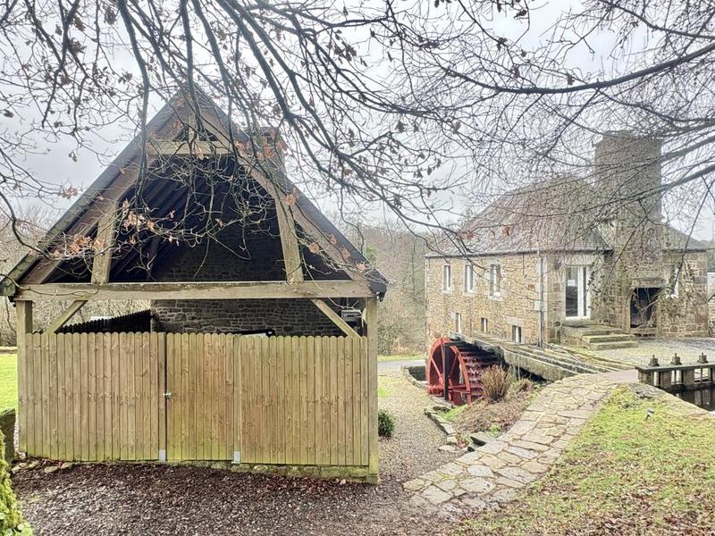 Maison - 245 m² - 40 pièces