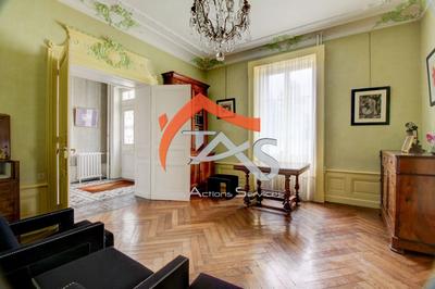 Maison - 374 m² - 10 pièces