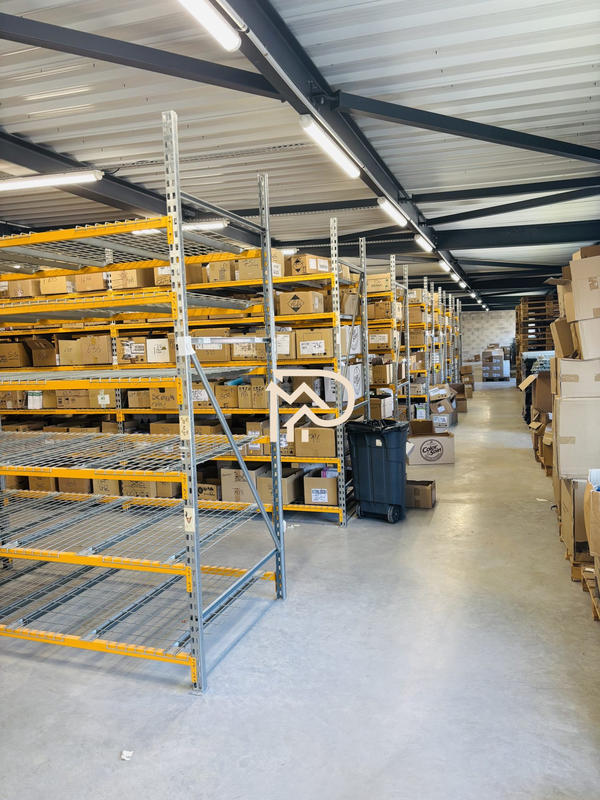 Entrepôt - 1 149 m²