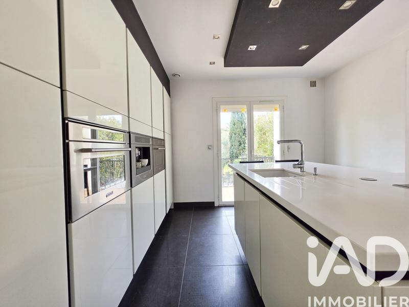 Maison - 206 m² - 6 pièces