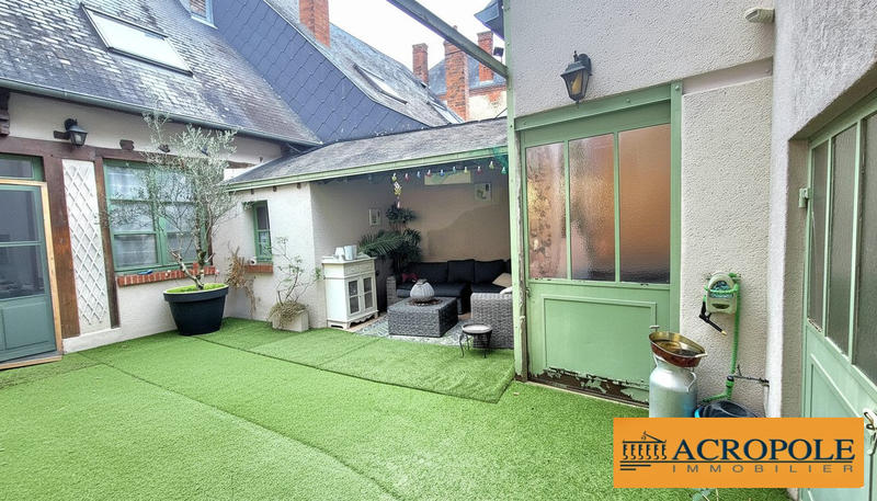 Maison - 240 m² - 9 pièces