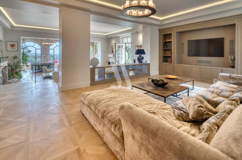 Villa - 1 200 m² - 16 pièces