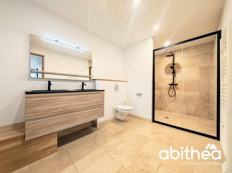 Maison - 250 m² - 6 pièces