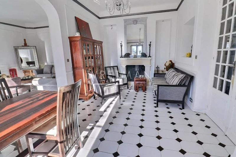 Villa - 180 m² - 7 pièces