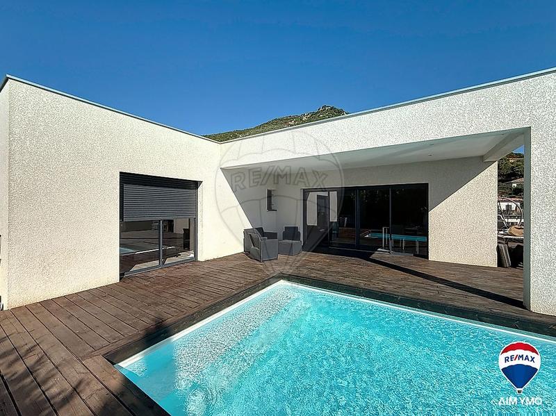 Villa - 196 m² - 6 pièces