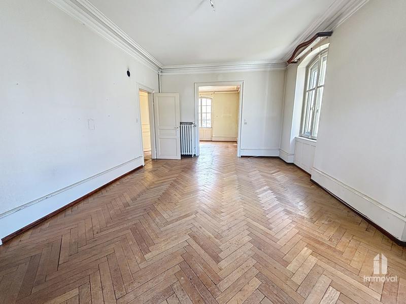 Maison - 238 m² - 11 pièces