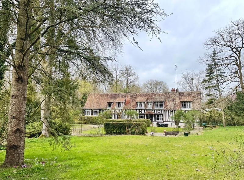 Propriété - 284 m² - 10 pièces