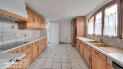 Maison - 202 m² - 7 pièces