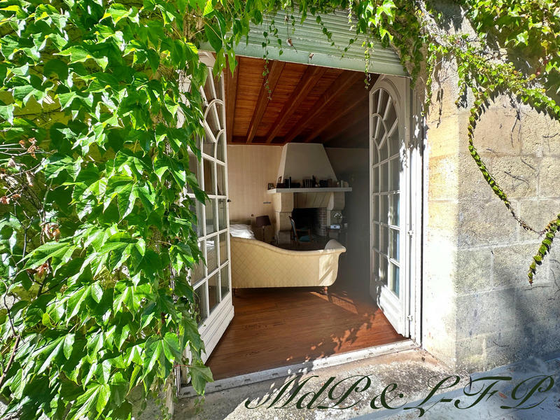 Maison - 241 m² - 7 pièces