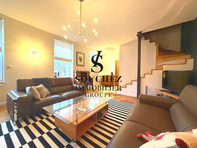 Maison - 250 m² - 8 pièces