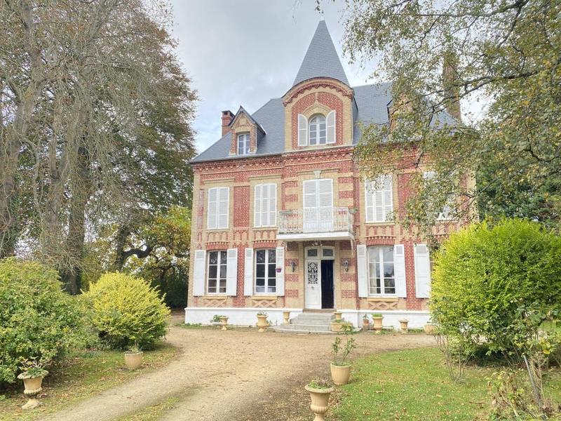 Maison - 303 m² - 9 pièces