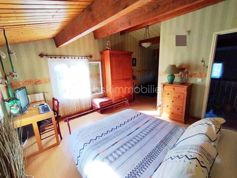 Demeure - 208 m² - 10 pièces