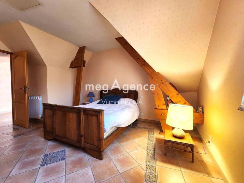 Maison - 230 m² - 6 pièces