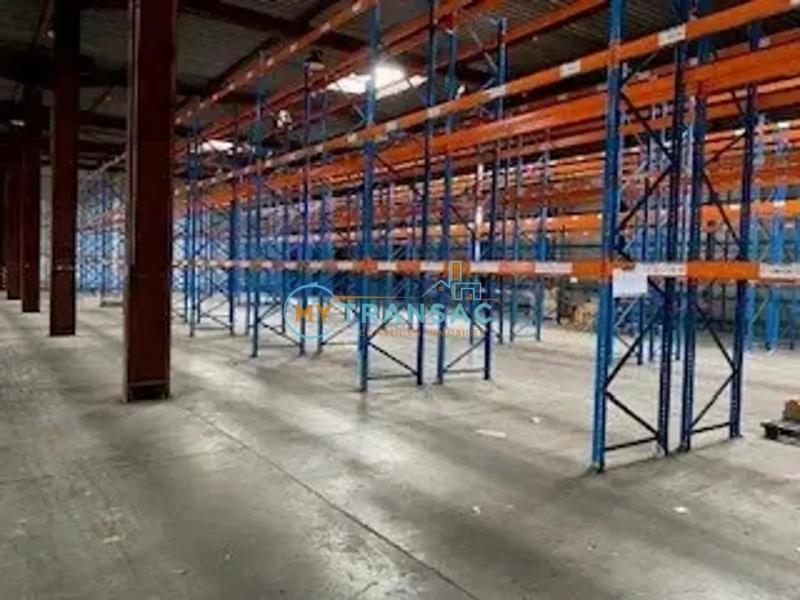 Entrepôt - 2 800 m²