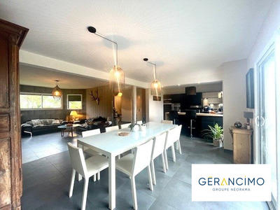 Maison - 241 m² - 7 pièces