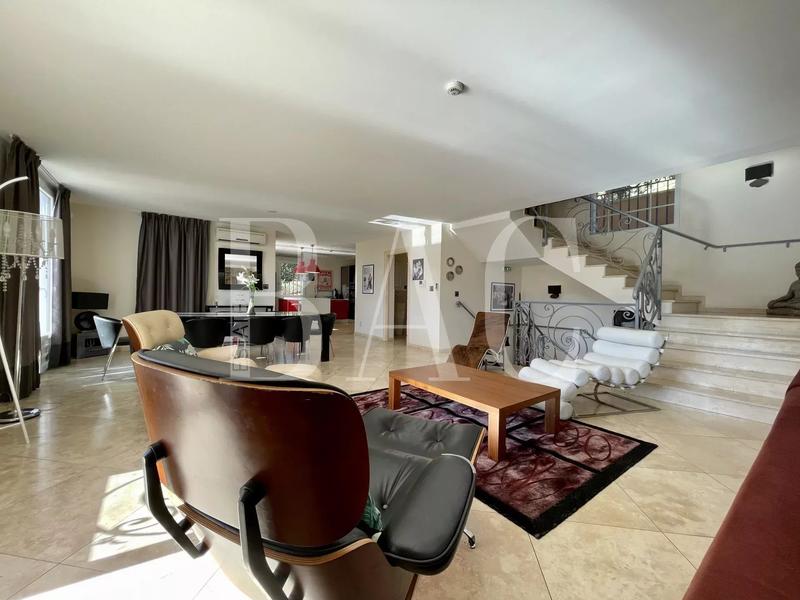 Villa - 415 m² - 10 pièces