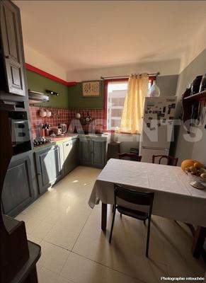 Maison traditionnelle - 220 m² - 12 pièces