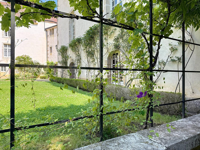 Château - 1 500 m² - 20 pièces